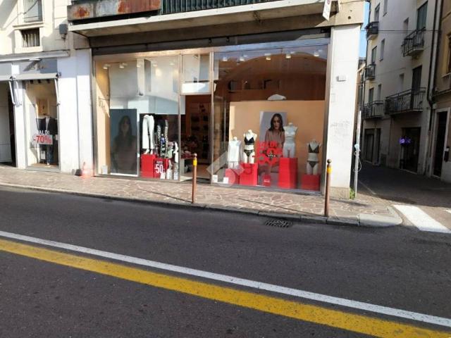 Locale Commerciale in affitto a San Zeno, Treviso