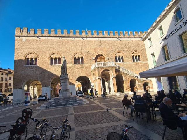 Locale Commerciale in affitto a San Zeno, Treviso