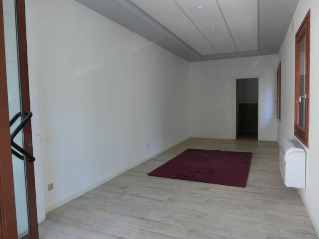 Locale Commerciale in affitto a San Zeno, Treviso