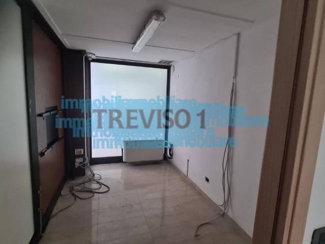 Locale Commerciale in affitto a San Zeno, Treviso