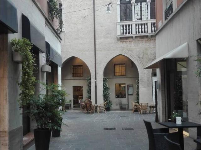 Locale Commerciale in affitto a San Zeno, Treviso