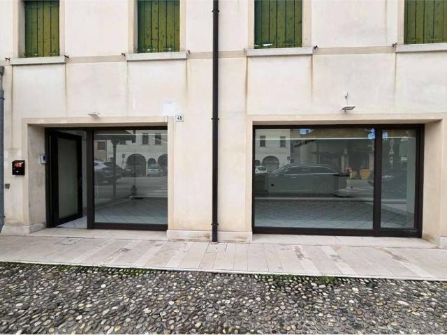 Locale Commerciale in affitto a Santa Maria del Rovere, Treviso