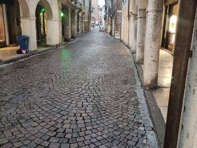 Locale Commerciale in affitto a San Zeno, Treviso