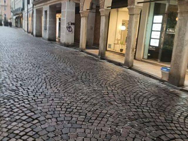 Locale Commerciale in affitto a San Zeno, Treviso