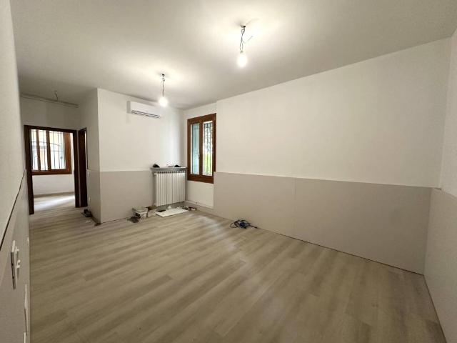 Locale Commerciale in affitto a San Zeno, Treviso
