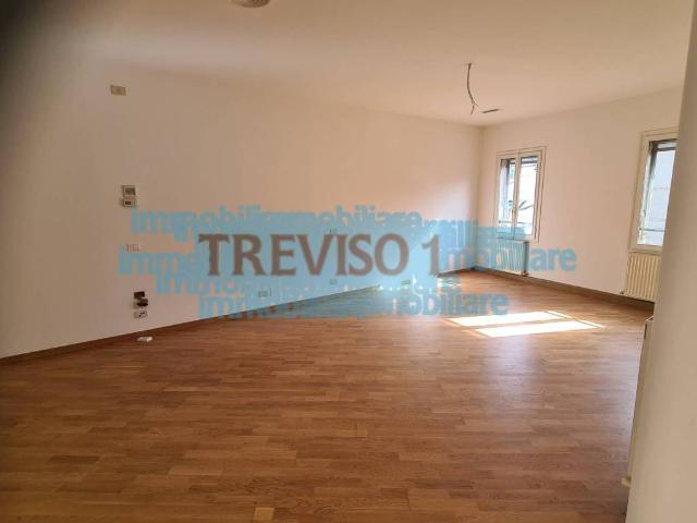 Locale Commerciale in affitto a San Zeno, Treviso