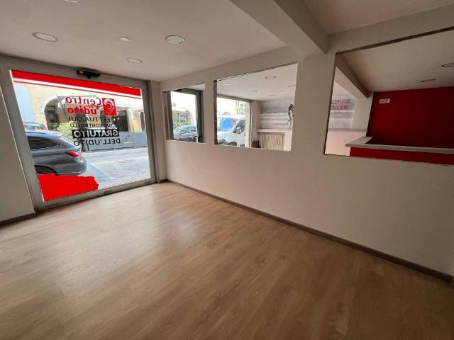 Locale Commerciale in affitto a San Zeno, Treviso