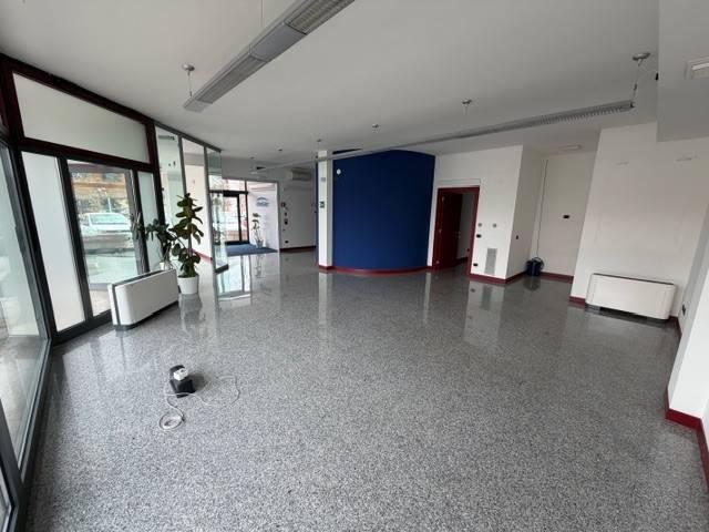 Locale Commerciale in affitto a San Giuseppe, Treviso