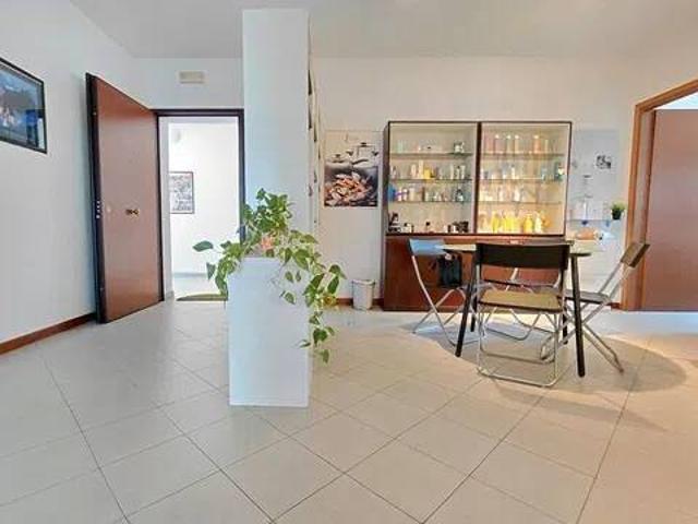Locale Commerciale in affitto a Santa Maria del Rovere, Treviso