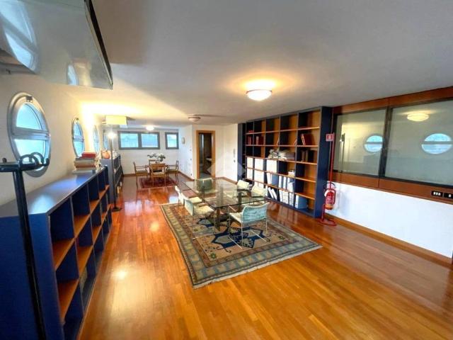 Locale Commerciale in affitto a Treviso, Veneto