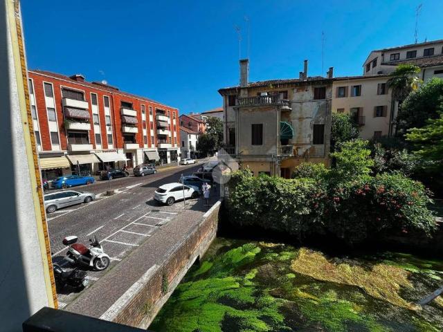Locale Commerciale in affitto a Santa Maria del Rovere, Treviso