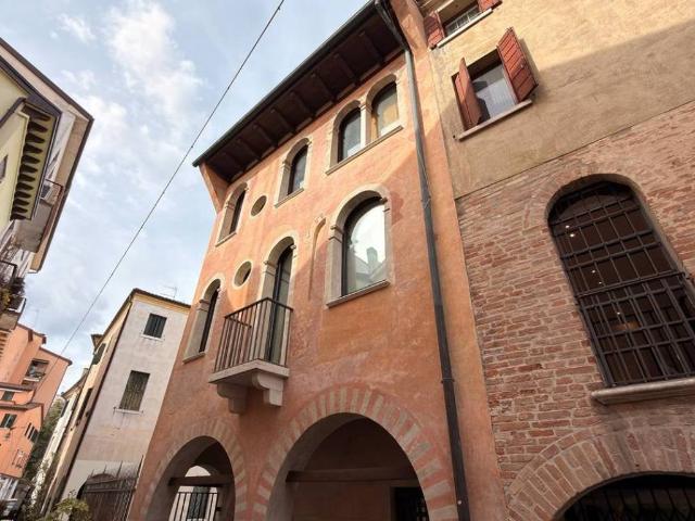 Locale Commerciale in affitto a San Zeno, Treviso