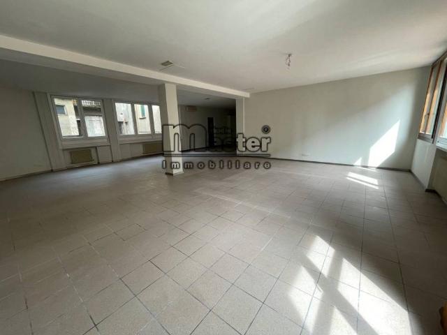 Locale Commerciale in affitto a San Zeno, Treviso