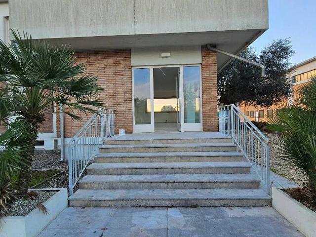 Locale Commerciale in affitto a Treviso, Veneto