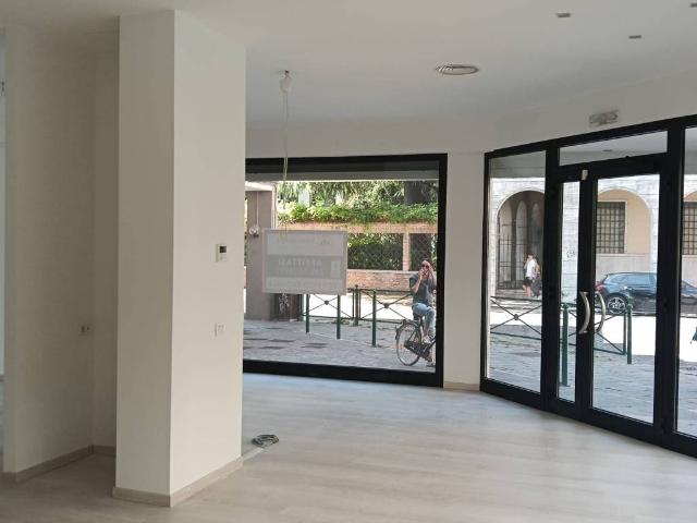 Locale Commerciale in affitto a San Zeno, Treviso