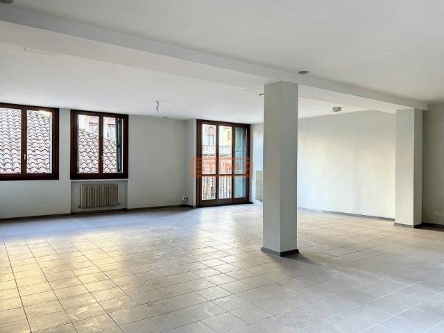 Locale Commerciale in affitto a Treviso, Veneto