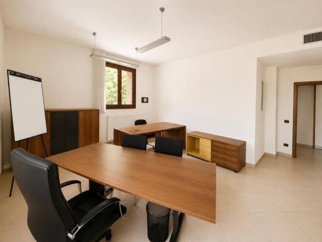 Locale Commerciale in affitto a San Zeno, Treviso