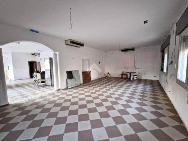 Locale Commerciale in affitto a Treviso, Veneto