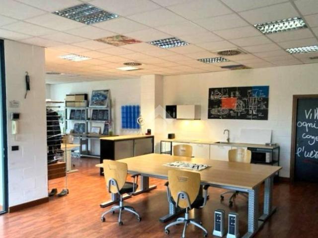 Locale Commerciale in affitto a Treviso, Veneto