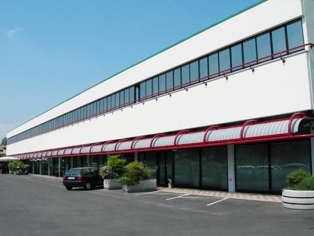 Locale Commerciale in affitto a Paese, Veneto