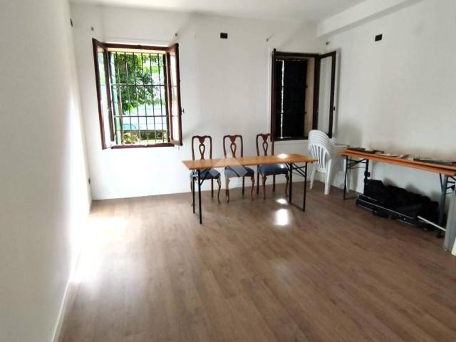 Locale Commerciale in affitto a San Zeno, Treviso