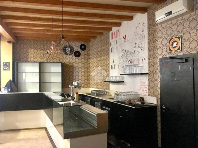 Locale Commerciale in affitto a San Zeno, Treviso