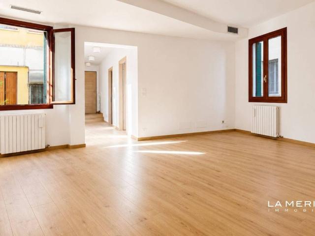 Locale Commerciale in affitto a San Zeno, Treviso