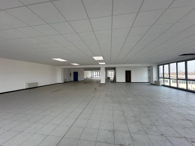 Locale Commerciale in affitto a Santa Maria del Rovere, Treviso