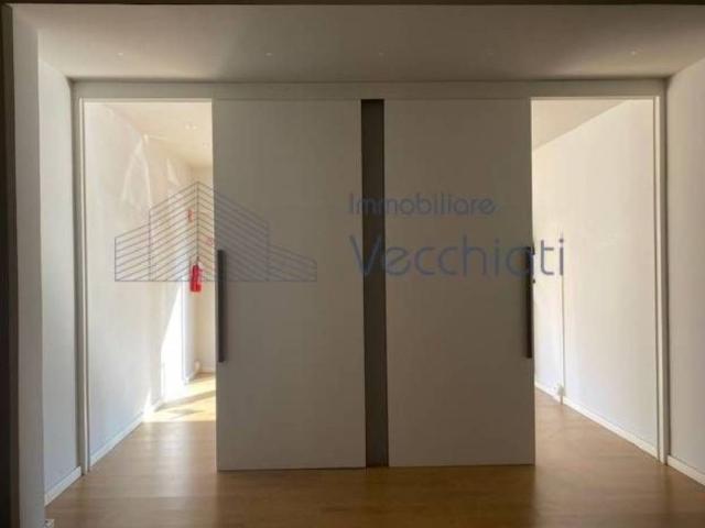 Locale Commerciale in affitto a Santa Maria del Rovere, Treviso