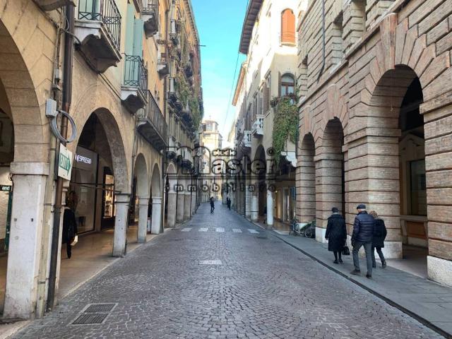 Locale Commerciale in affitto a San Zeno, Treviso