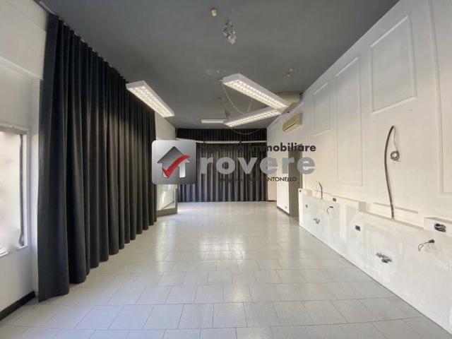 Locale Commerciale in affitto a Santa Maria del Rovere, Treviso