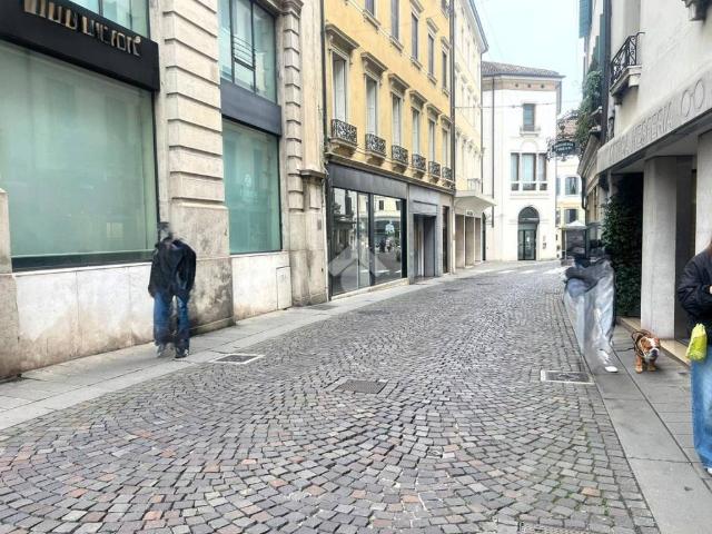 Locale Commerciale in affitto a San Zeno, Treviso