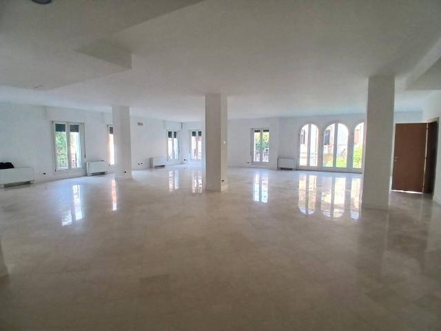Locale Commerciale in affitto a San Zeno, Treviso