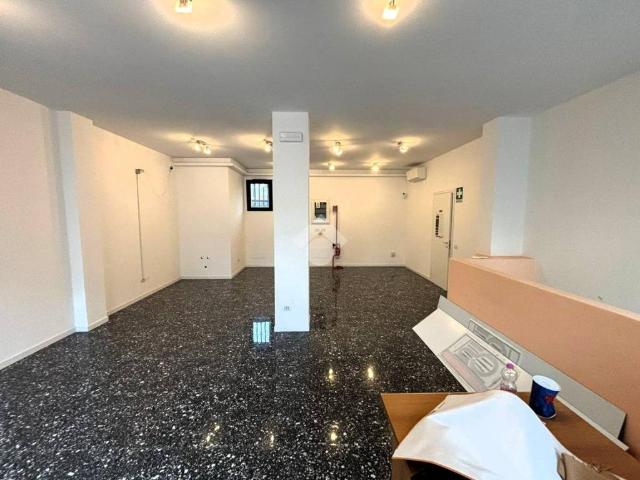 Locale Commerciale in affitto a Treviso, Veneto