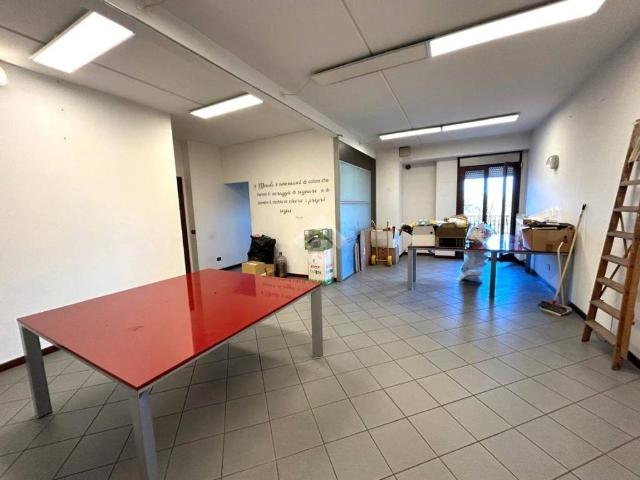 Locale Commerciale in affitto a Treviso, Veneto