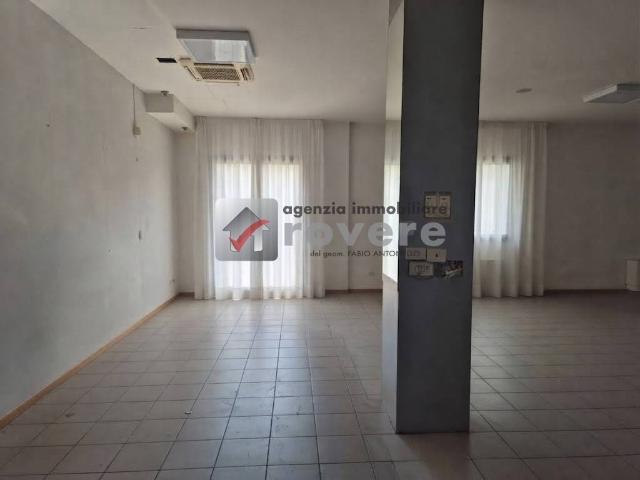 Locale Commerciale in affitto a San Liberale, Treviso