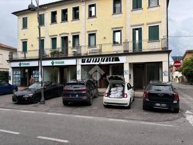 Locale Commerciale in affitto a San Zeno, Treviso