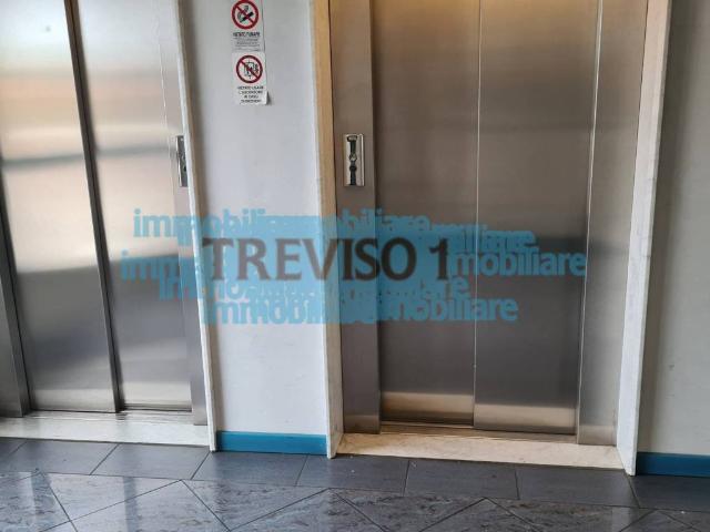 Locale Commerciale in affitto a Santa Maria del Rovere, Treviso