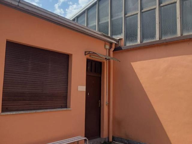 Locale Commerciale in affitto a Trezzano Sul Naviglio, Lombardia