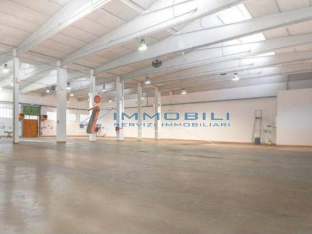 Locale Commerciale in affitto a Isola Rosa, Trezzano Sul Naviglio