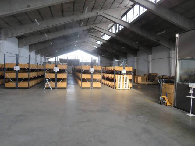 Locale Commerciale in affitto a Trezzano Sul Naviglio, Lombardia