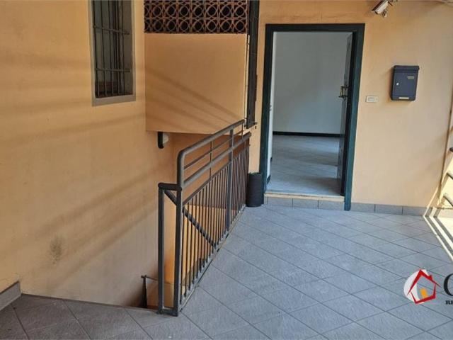Locale Commerciale in affitto a Baracche, Trezzo Sull'adda