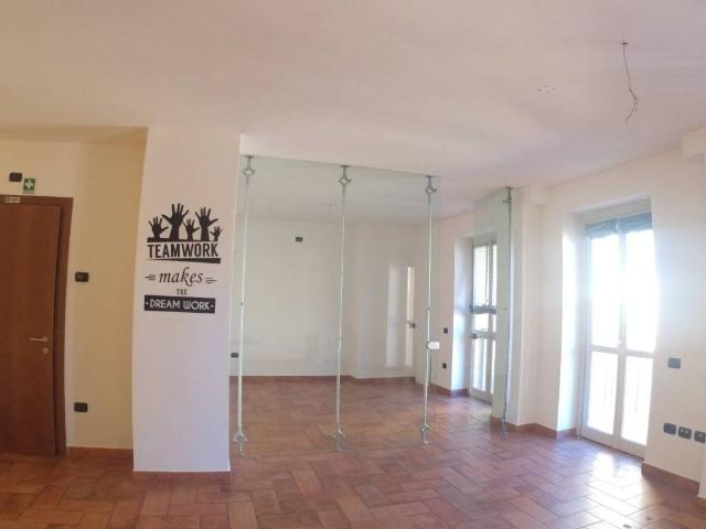 Locale Commerciale in affitto a Baracche, Trezzo Sull'adda