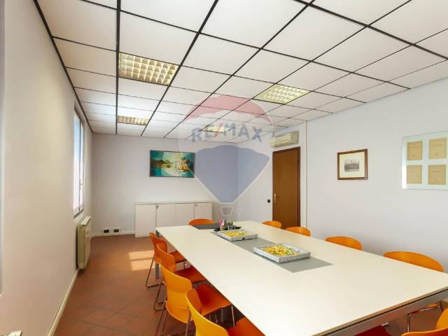 Locale Commerciale in affitto a Baracche, Trezzo Sull'adda