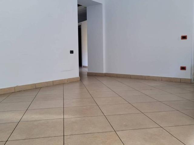 Locale Commerciale in affitto a Trezzo sull'Adda