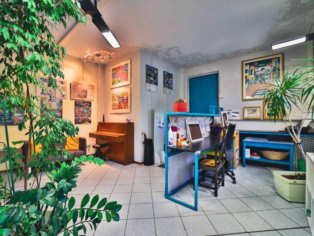 Locale Commerciale in affitto a Trezzo Sull'adda, Lombardia