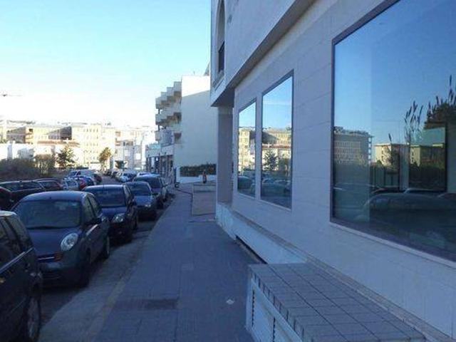 Locale Commerciale in affitto a Puglia, Lecce