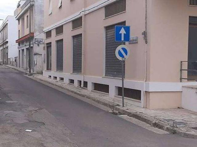 Locale Commerciale in affitto a Puglia, Lecce