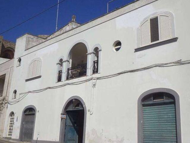 Locale Commerciale in affitto a Puglia, Lecce