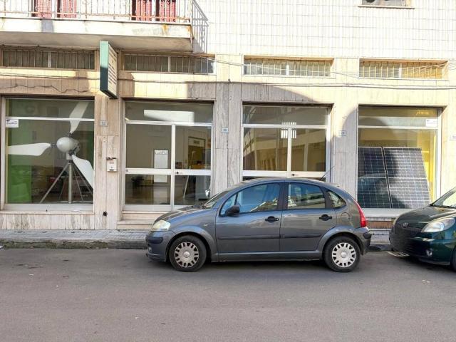 Locale Commerciale in affitto a Puglia, Lecce